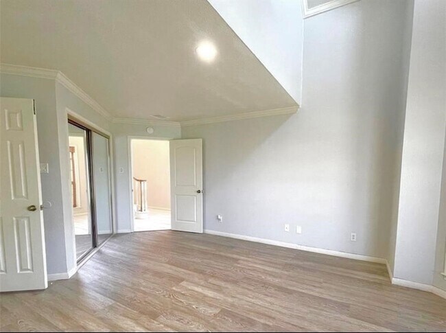 Building Photo - 18226 Vinland Dr