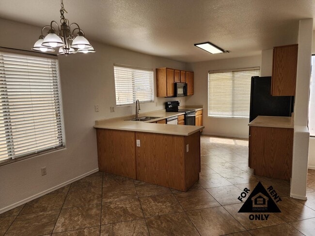 Building Photo - 15116 W Fillmore St