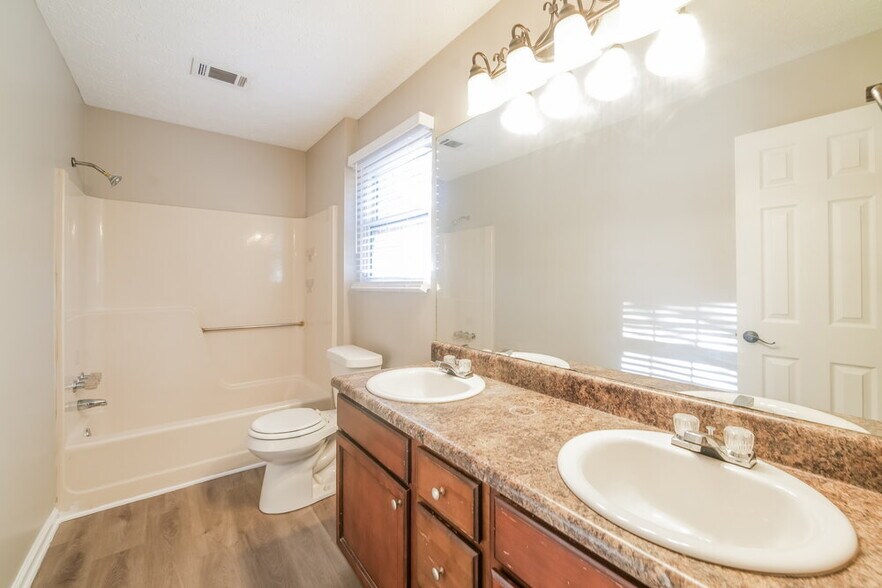 Building Photo - 1860 Rainbow Ln