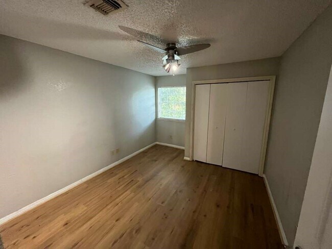 Building Photo - 12915 Ashford Knoll Dr