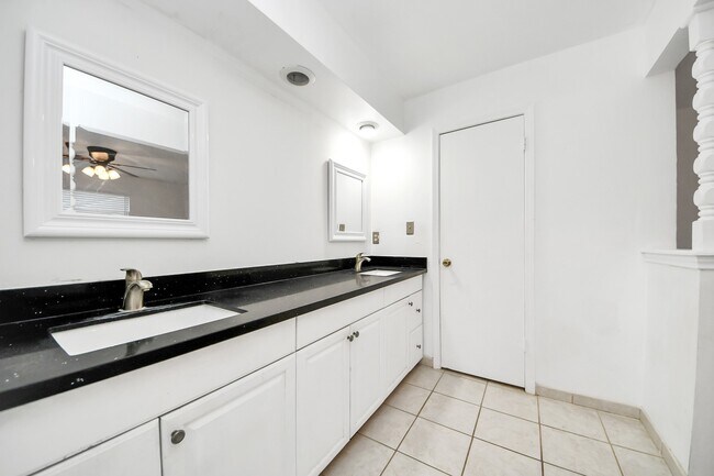 Building Photo - 6230 Grandvale Dr