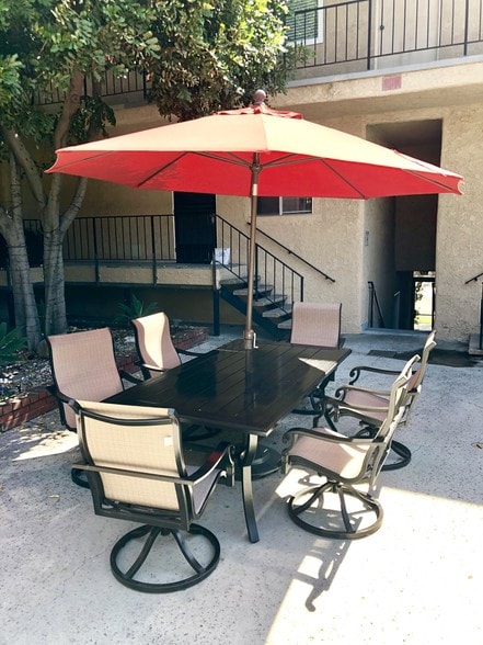 Lounge by Pool - 3907 La Crescenta Ave