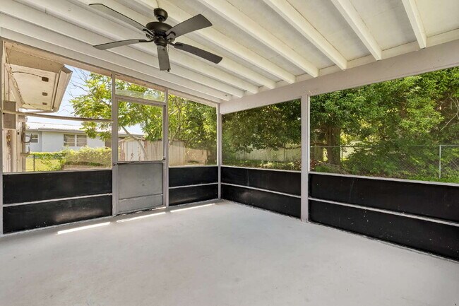 Building Photo - Charming 2-Bed Oasis on Providence Blvd – Cozy Living in Deltona!