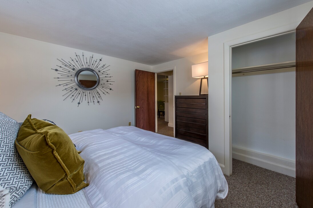 Building Photo - 11 Brattle Dr