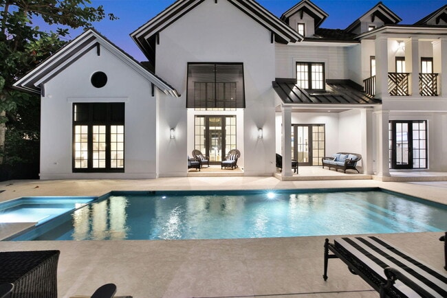 Building Photo - 400 Mola Ave