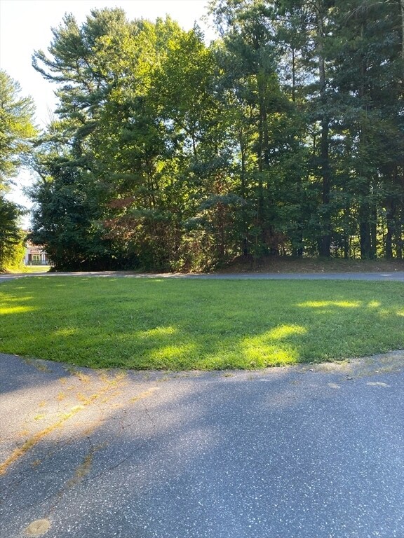 Building Photo - 5 Breakneck Hill Rd