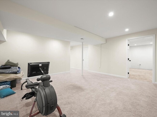 Building Photo - 8806 Admiral Dr