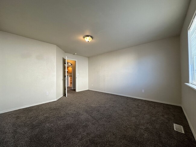 Building Photo - 3bed, 2bath, 1340sq.ft. home in Nottingham Greens - Middleton