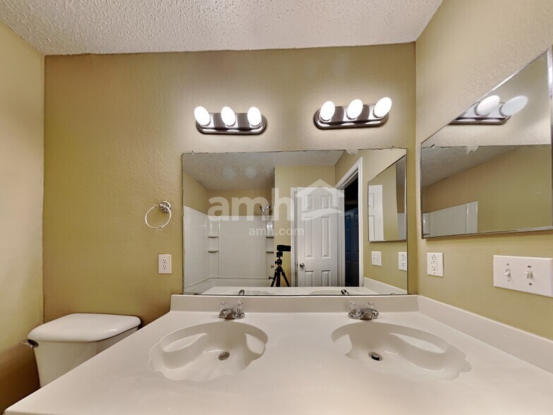 Building Photo - 1404 Sunflower Court