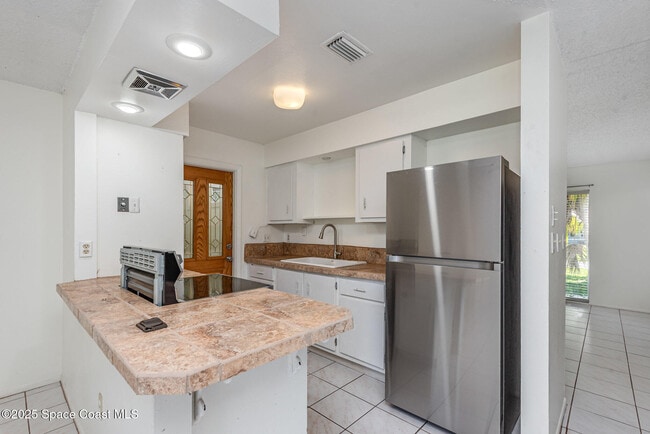 Building Photo - 261 Edgewater Ave SE