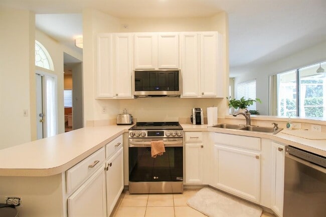 Building Photo - 5744 43rd Ct E