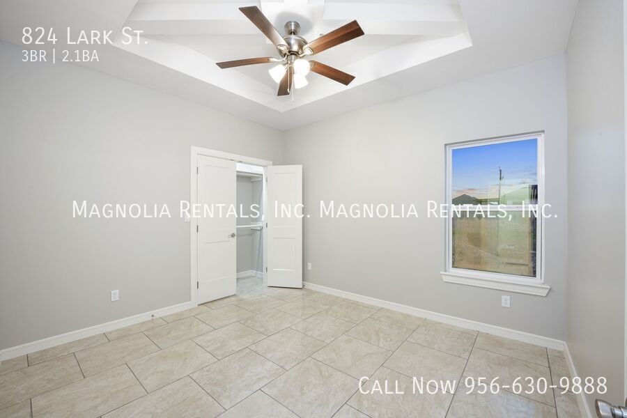 Building Photo - 824 Lark St