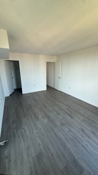 Building Photo - 4600 S Four Mile Run Dr