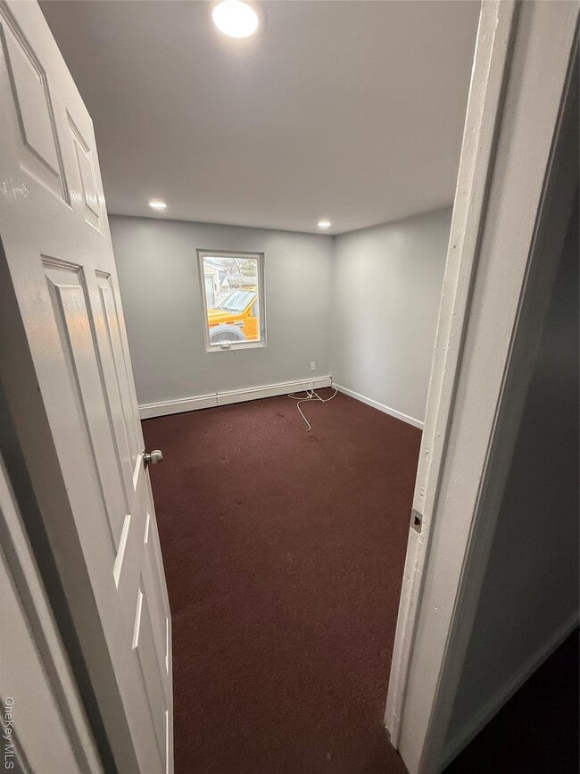 Building Photo - 28 Weir St