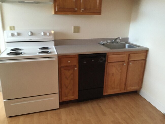 Building Photo - 4 Martin St