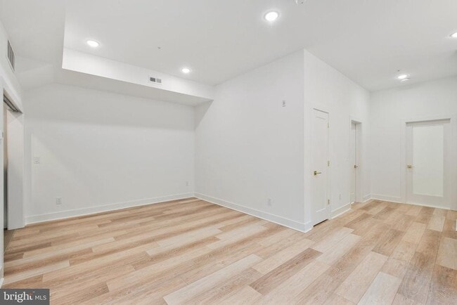 Building Photo - 5034 Florence Ave