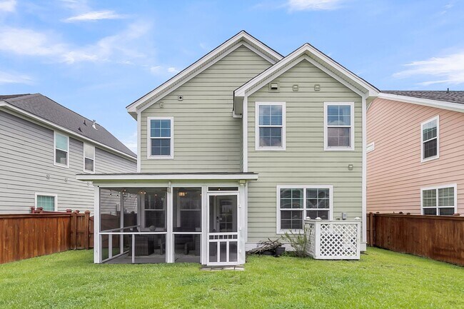 Building Photo - Fully Furnished 3 Bedroom, 2.5 Bathroom Ho...