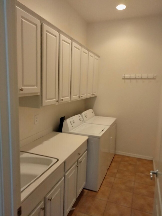 Building Photo - 2180 Waterton Rivers Dr