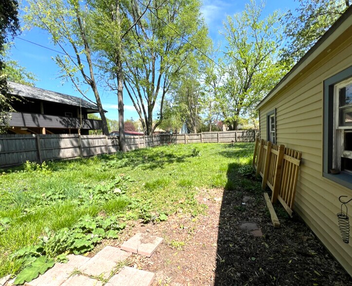 Building Photo - 506 S Poplar St