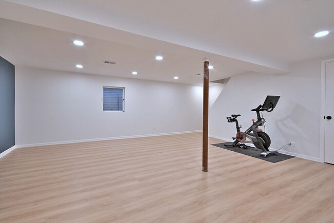 Building Photo - 7324 N Bell Ave