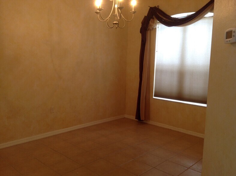 Building Photo - 2533 Stanhope Dr