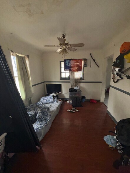 Building Photo - 1218 Pinehurst Ave