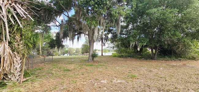 Building Photo - 1065 Sunset Dr