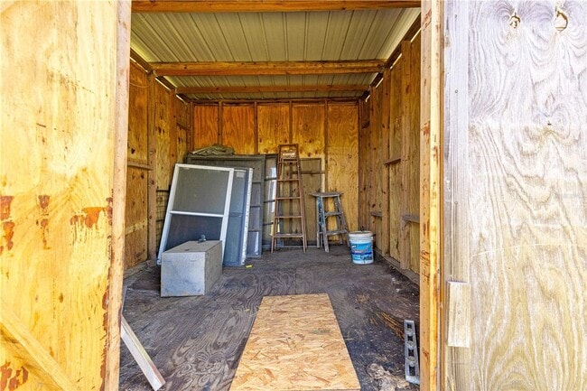 Building Photo - 3/2 Farm Home on 18.25 acres