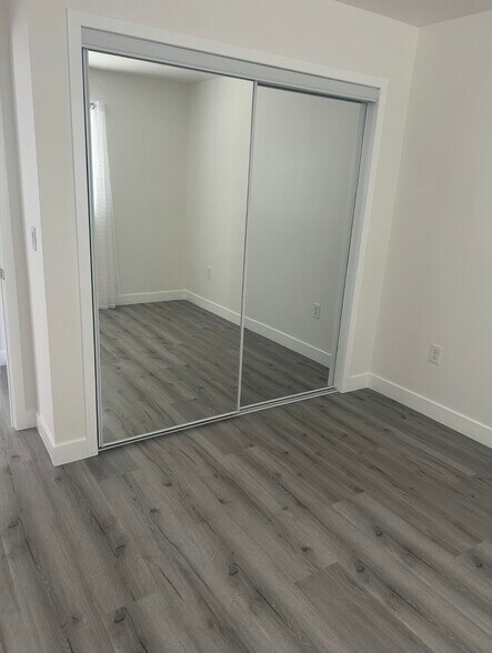 Building Photo - 218 E 83rd St