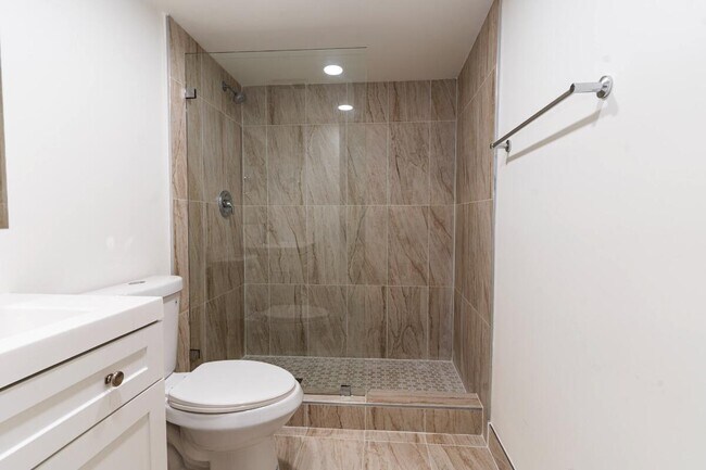 Building Photo - 5458 Via Delray Blvd