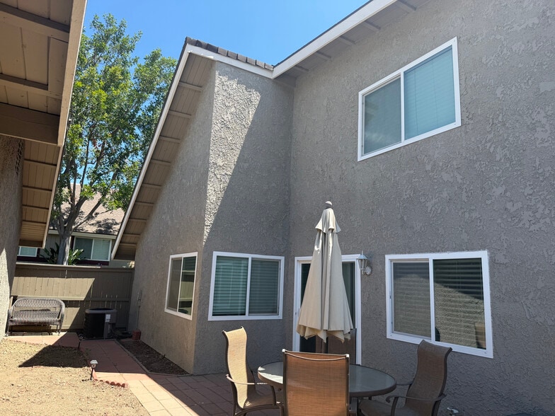 Building Photo - 1612 Carmel Cir E