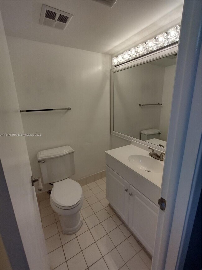 Building Photo - 6061 Collins Ave