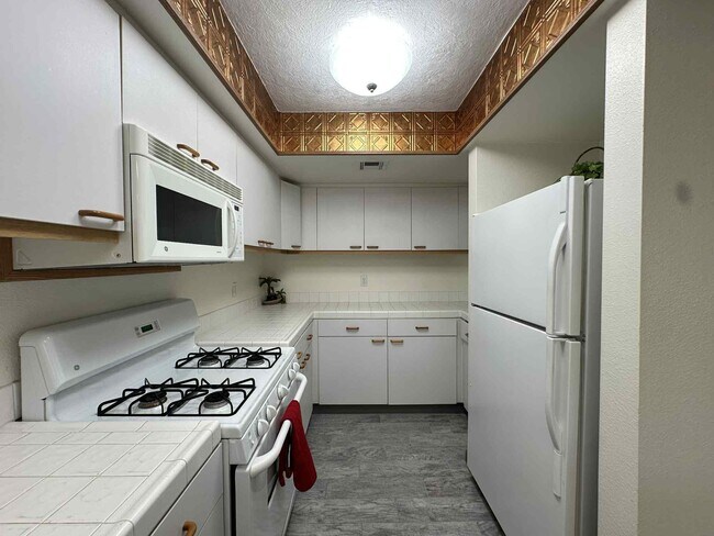 Building Photo - 35200 Cathedral Canyon Dr