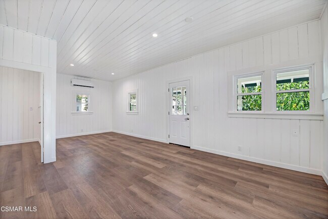 Building Photo - 641 W La Loma Ave