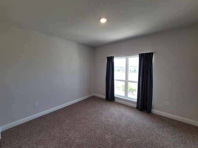Building Photo - Bridge Harbor!  4 bedroom 2 bath home with...