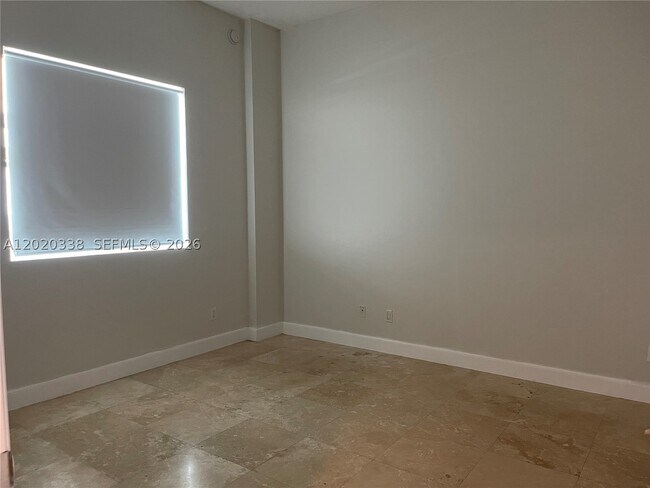 Building Photo - 14951 Royal Oaks Ln