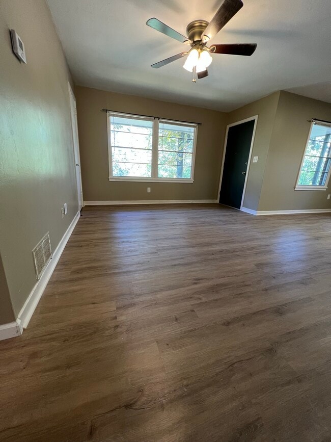 Building Photo - 3366 Willow Lane Dr