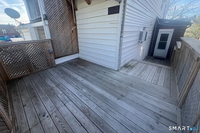 Building Photo - 2879 Fairfield Ave