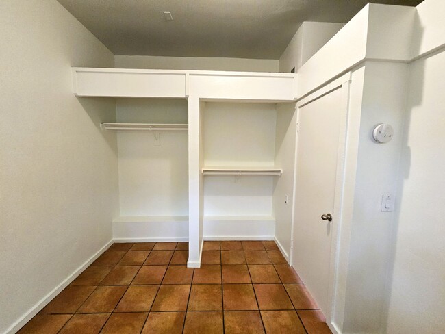 Building Photo - **$500 OFF 1ST MO RENT** 1BD/1BA with priv...