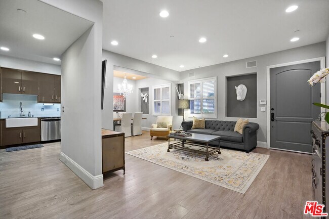 Building Photo - 16123 W Sunset Blvd