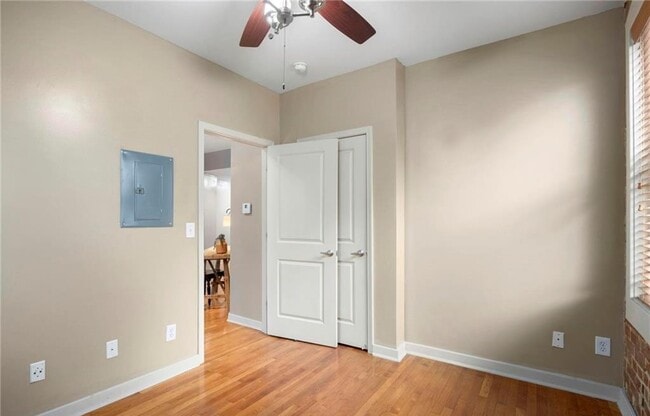 Building Photo - High-End Comfort in Every Detail