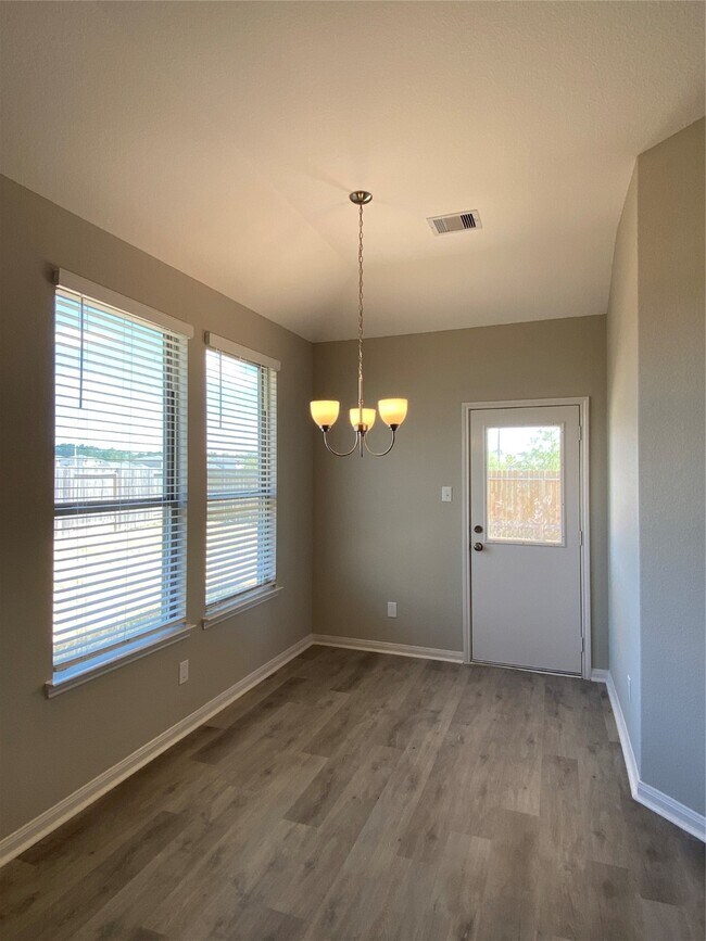 Building Photo - 16620 Merry Pines Dr