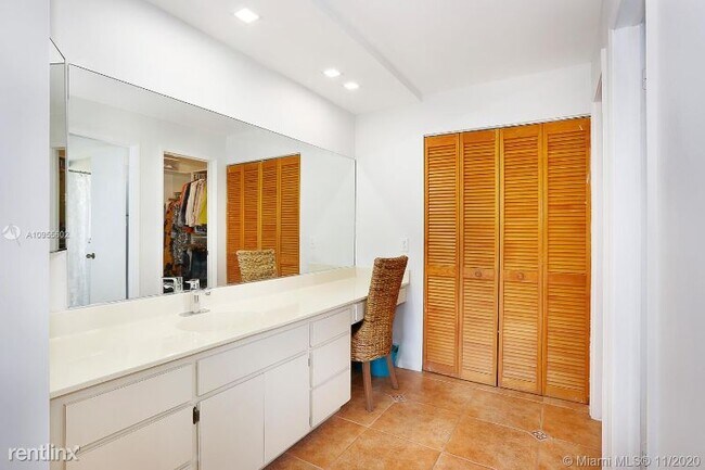 Building Photo - 2 br, 2 bath Condo - 9280 SW 123rd Ct