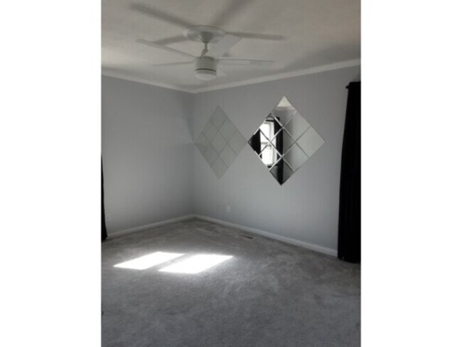 Building Photo - 207 Ingleside Dr