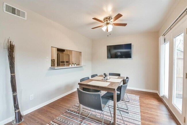 Building Photo - 1811 Stoney Brook Dr