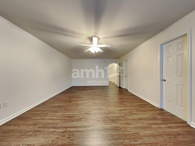 Building Photo - 704 Marjam Ln