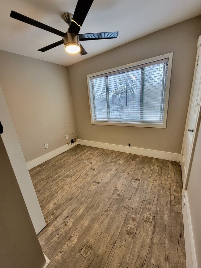 Building Photo - *** Renovated 3 Bedroom House * Mt. Washington * Spacious with Front and Back Patio * Enormous Ya...