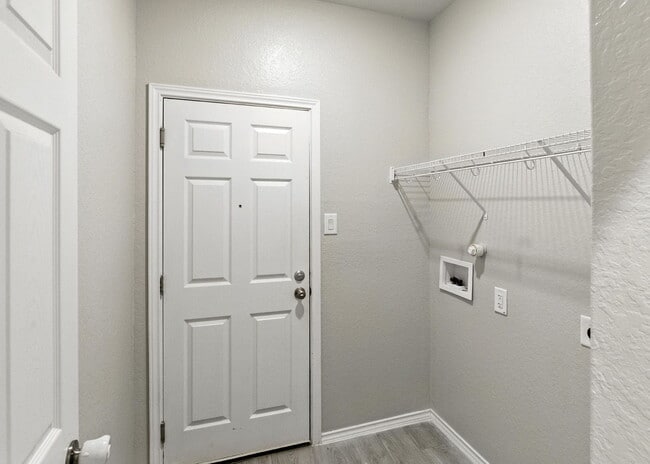 Building Photo - Immaculate 3BR/2BA Home Featuring Open-Con...