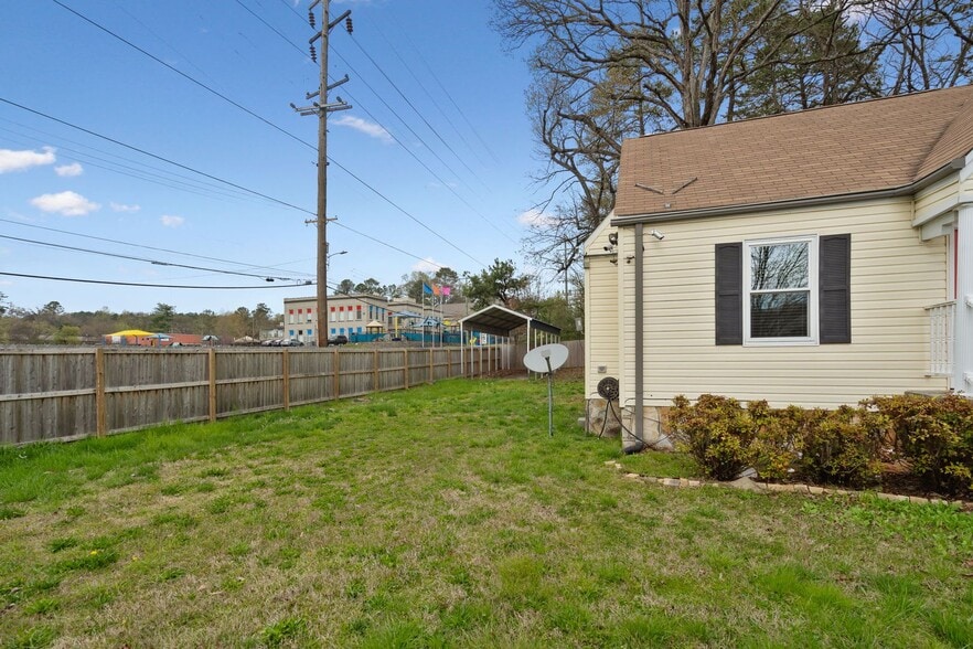 Building Photo - 3601 Cherryton Dr