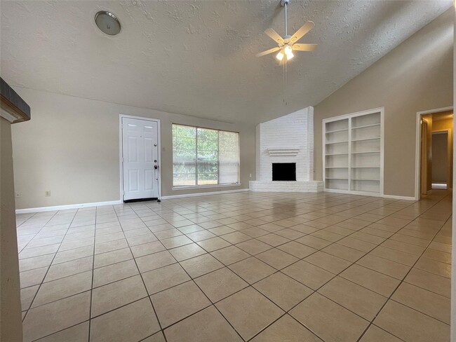 Building Photo - 1810 Mustang Springs Dr